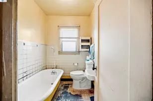 10737 Pearmain St, Oakland, CA 94603 - Photo 12