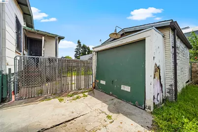 10737 Pearmain St, Oakland, CA 94603 - Photo 2