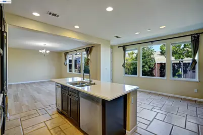 2746 Montego Bay St, Pittsburg, CA 94565 - Photo 12