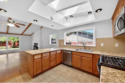 901 Helix Dr, Concord, CA 94518 - Photo 14