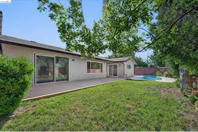 901 Helix Dr, Concord, CA 94518 - Photo 28