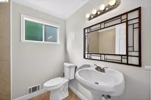 901 Helix Dr, Concord, CA 94518 - Photo 24
