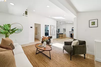 6400 Pinehaven Rd, Oakland, CA 94611 - Photo 10