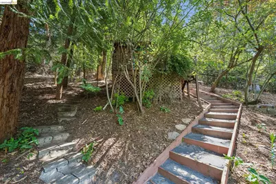 6400 Pinehaven Rd, Oakland, CA 94611 - Photo 52