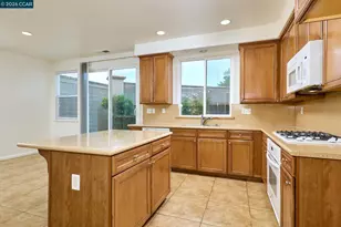18 Outer Banks Pl, Sacramento, CA 95835 - Photo 2
