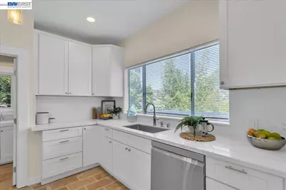 652 Valle Vista Ave, Oakland, CA 94610 - Photo 14