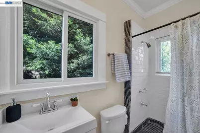 652 Valle Vista Ave, Oakland, CA 94610 - Photo 22