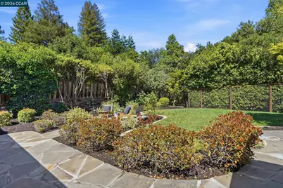 260 Corliss Dr, Moraga, CA 94556 - Photo 52
