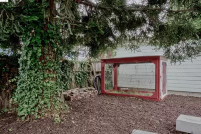 1068 66th St, Oakland, CA 94608 - Photo 30