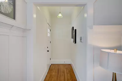 1068 66th St, Oakland, CA 94608 - Photo 4