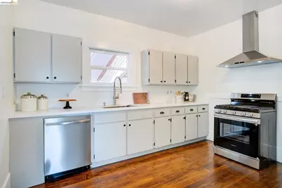 1068 66th St, Oakland, CA 94608 - Photo 20