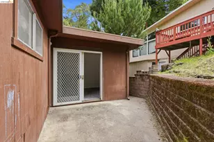 33 Eastwood Ct, Oakland, CA 94611 - Photo 38