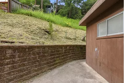 33 Eastwood Ct, Oakland, CA 94611 - Photo 36