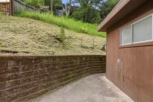 33 Eastwood Ct, Oakland, CA 94611 - Photo 36