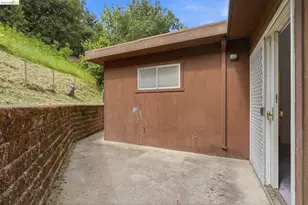 33 Eastwood Ct, Oakland, CA 94611 - Photo 36