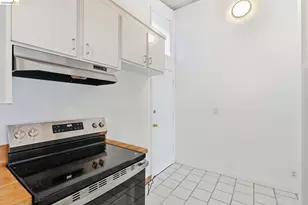 33 Eastwood Ct, Oakland, CA 94611 - Photo 14