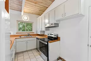 33 Eastwood Ct, Oakland, CA 94611 - Photo 12