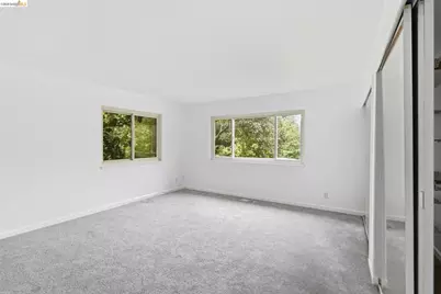 33 Eastwood Ct, Oakland, CA 94611 - Photo 18
