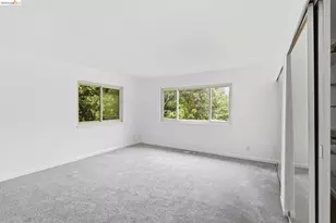 33 Eastwood Ct, Oakland, CA 94611 - Photo 18