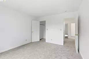 33 Eastwood Ct, Oakland, CA 94611 - Photo 26