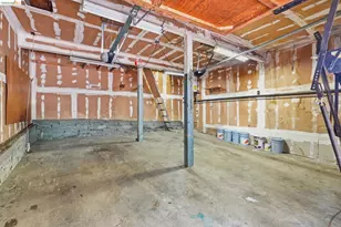 33 Eastwood Ct, Oakland, CA 94611 - Photo 32