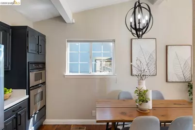 2343 Mastlands Dr, Oakland, CA 94611 - Photo 16