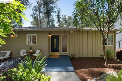 2343 Mastlands Dr, Oakland, CA 94611 - Photo 2