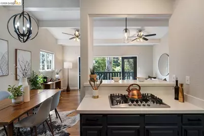 2343 Mastlands Dr, Oakland, CA 94611 - Photo 20