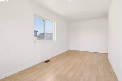 874 Pine St, Oakland, CA 94607 - Photo 16