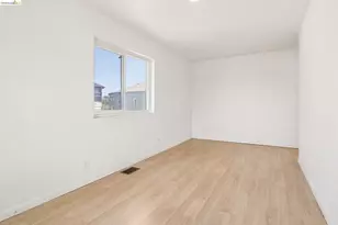 874 Pine St, Oakland, CA 94607 - Photo 16