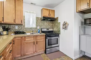 874 Pine St, Oakland, CA 94607 - Photo 10