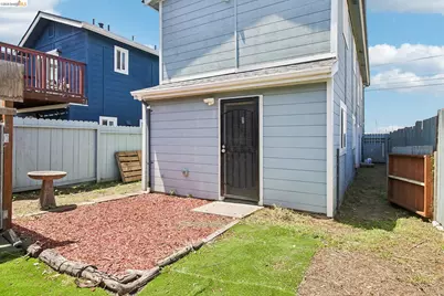 874 Pine St, Oakland, CA 94607 - Photo 26