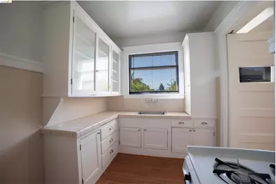 701 43rd St, Oakland, CA 94609 - Photo 22