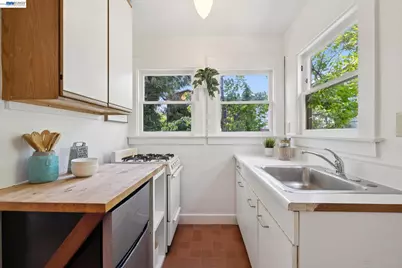 4987 Shafter Avenue, Oakland, CA 94609 - Photo 26