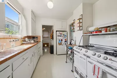 4987 Shafter Avenue, Oakland, CA 94609 - Photo 54