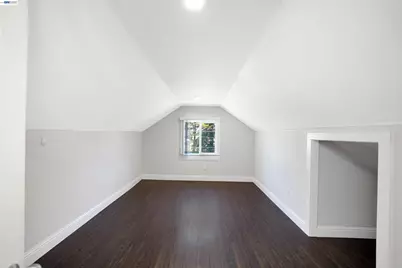 2821 Vallecito Pl, Oakland, CA 94606 - Photo 18