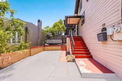 2821 Vallecito Pl, Oakland, CA 94606 - Photo 22