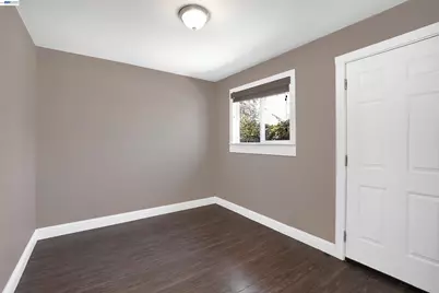 2821 Vallecito Pl, Oakland, CA 94606 - Photo 12