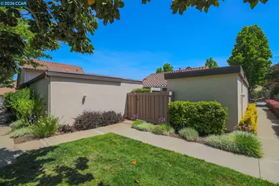 4 Long Creek Cir, Clayton, CA 94517 - Photo 2