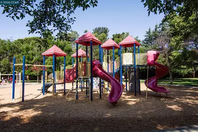 1067 Ridge Park Dr, Concord, CA 94518 - Photo 44