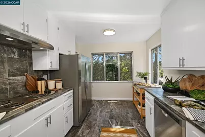 1067 Ridge Park Dr, Concord, CA 94518 - Photo 14