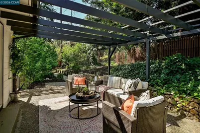 1067 Ridge Park Dr, Concord, CA 94518 - Photo 18