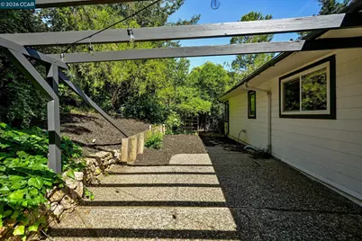 1067 Ridge Park Dr, Concord, CA 94518 - Photo 38