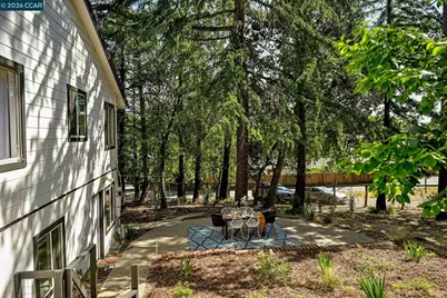 1067 Ridge Park Dr, Concord, CA 94518 - Photo 40