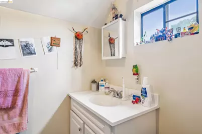 1264 Alcatraz Ave, Berkeley, CA 94702 - Photo 58