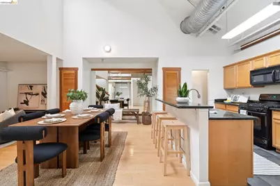 530 8th St #207, Oakland, CA 94606 - Photo 2
