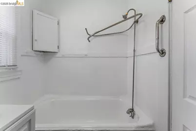 646 42nd St, Oakland, CA 94609 - Photo 24