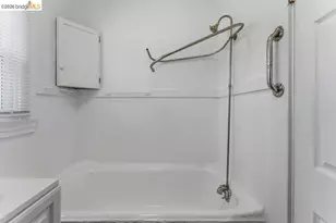 646 42nd St, Oakland, CA 94609 - Photo 24