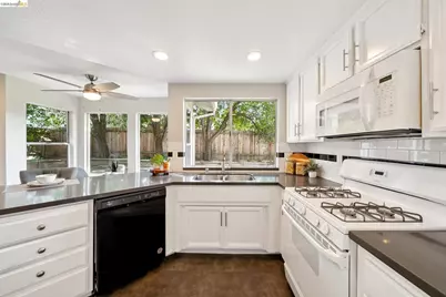 3400 Cobblestone Dr, Rocklin, CA 95765 - Photo 16