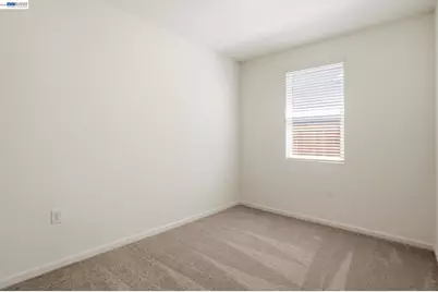 16047 Pirates Cove Ln, Lathrop, CA 95330 - Photo 18